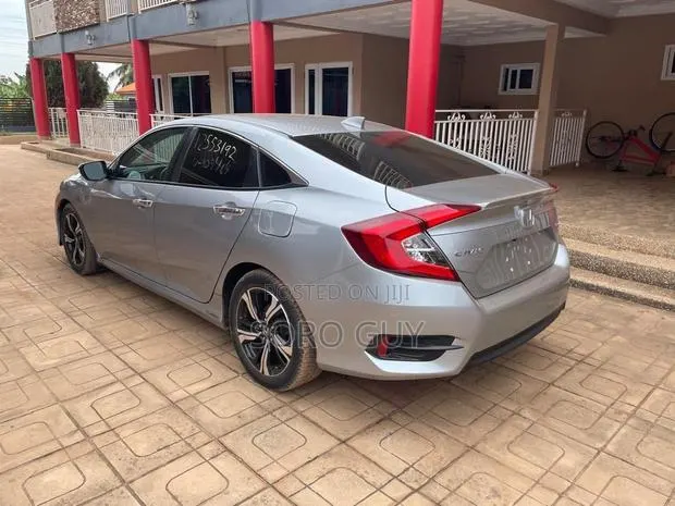 Honda Civic Touring Sedan 2018 Silver · Photo 1