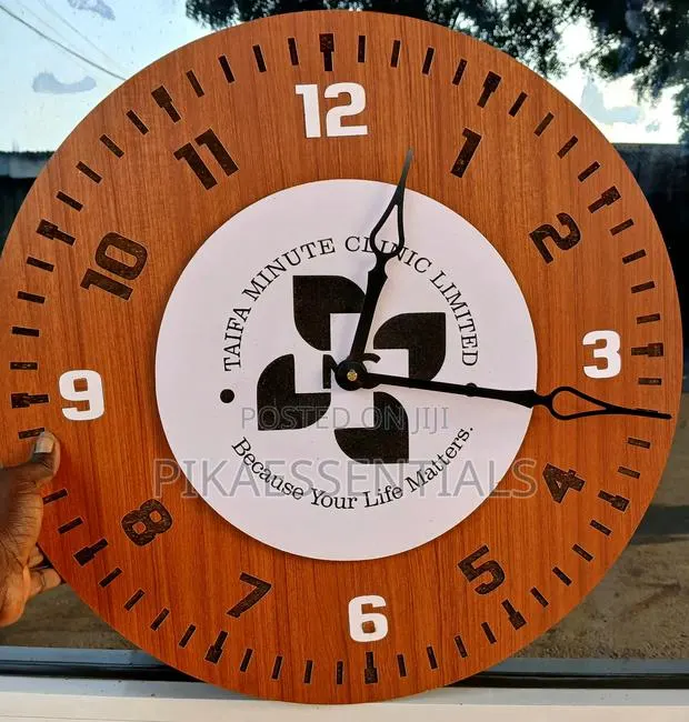 Customised Wooden Clock · Photo 1