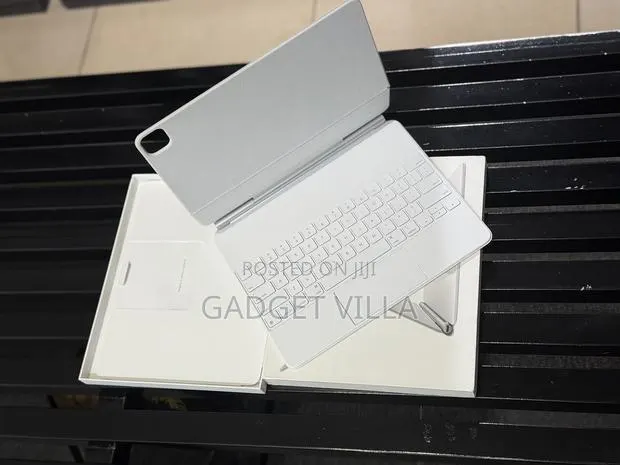 Magic Keyboard 12.9inch · Photo 1