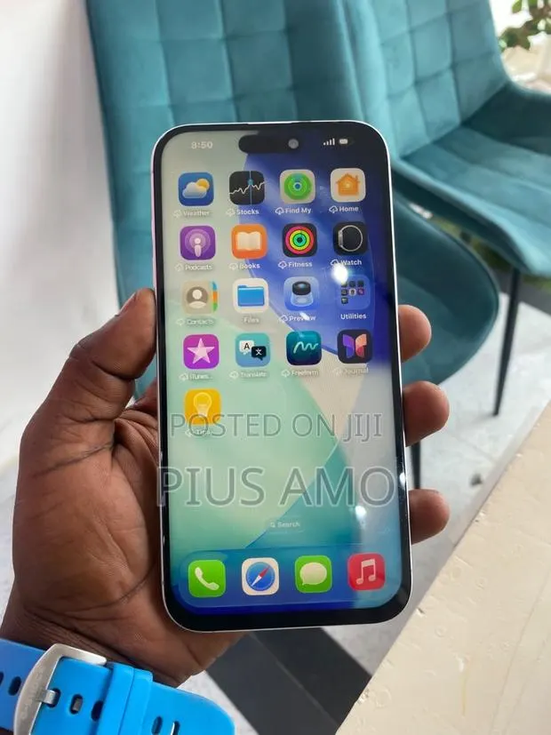 Apple iPhone 16 Plus 128 GB White · Photo 1