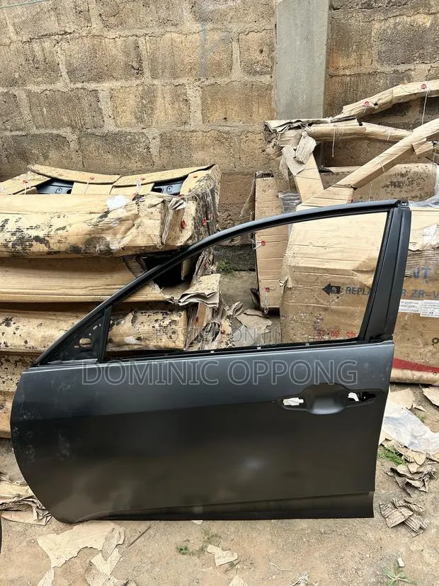 Honda Civic 2016 Front Door Left · Photo 1