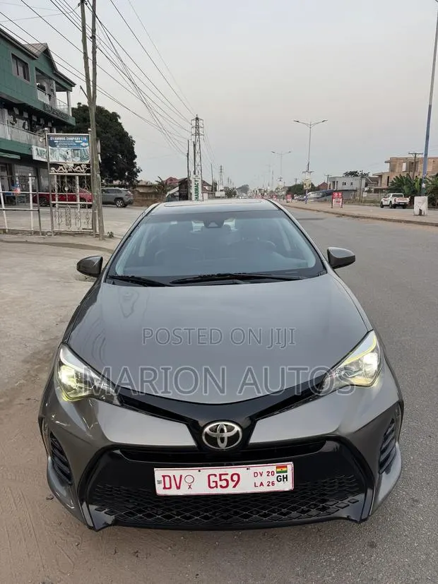 Toyota Corolla XLE 4dr Sedan (1.8L 4cyl CVT) 2017 Gray · Photo 1