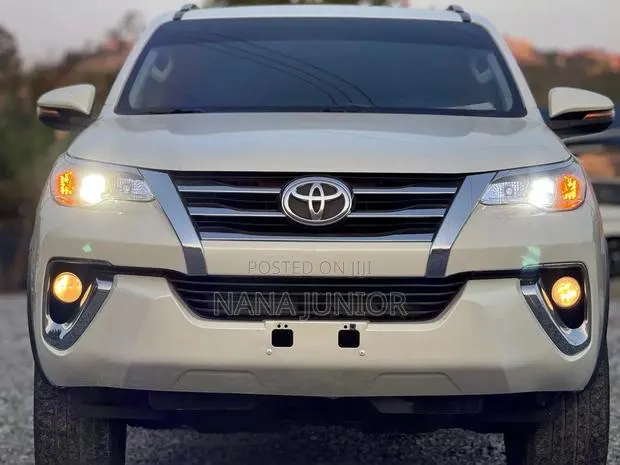 Toyota Fortuner 2019 White · Photo 1