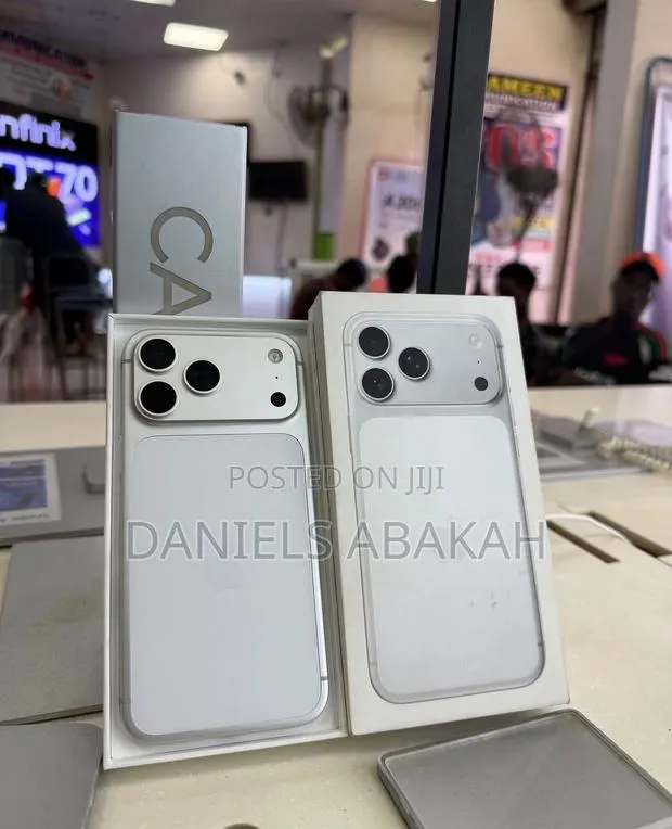 Apple iPhone 17 Pro Max 512 GB Silver · Photo 1