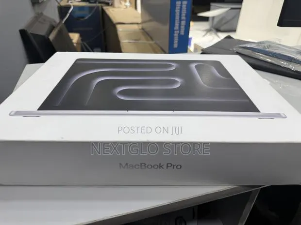 New Laptop Apple MacBook Pro 48GB Apple M5 Pro SSD 512GB · Photo 1