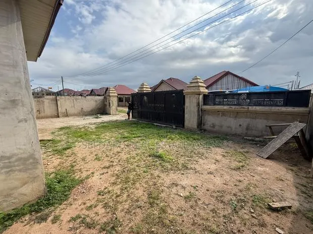 3bdrm House in Sefdard Properties, Amasaman for sale · Photo 3