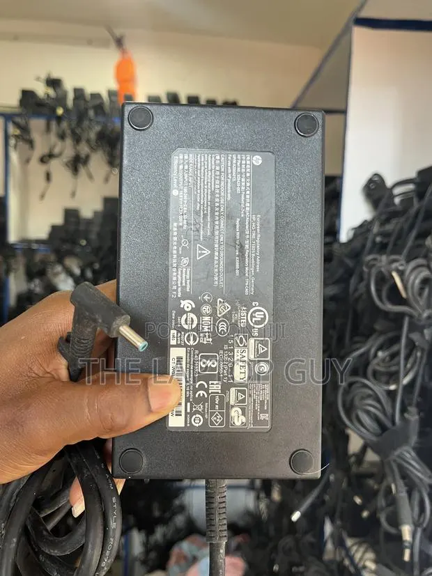 The Original HP 200 Watts Charger · Photo 3