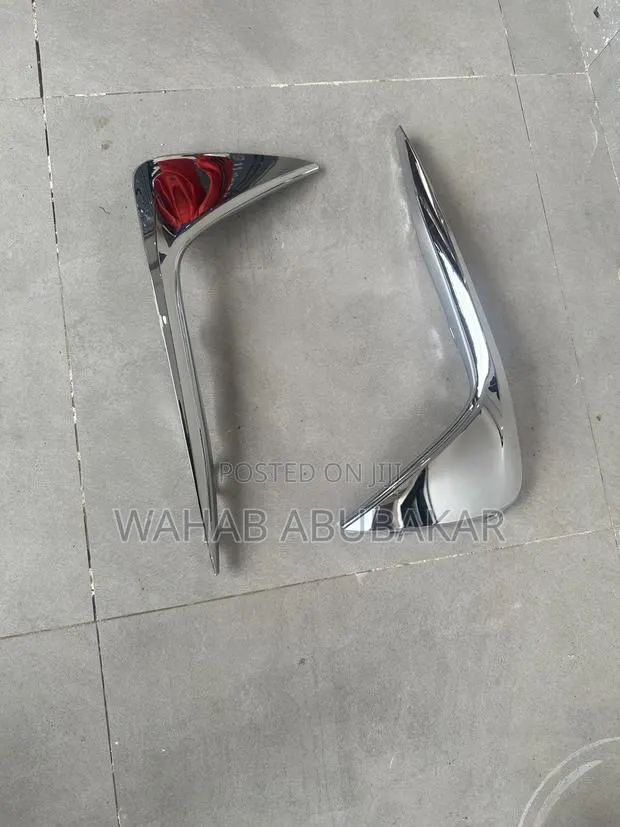 Acura RDX 2020 Front Bumper Shiny Pair · Photo 1