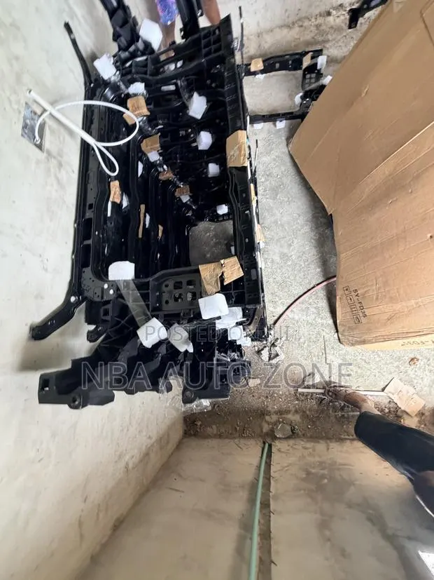 Hyundai Santa Fe 2013-2018 Radiator Support Frame · Photo 1