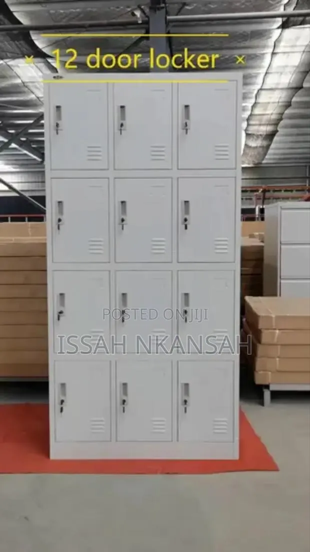 12 Doors Metal Locker. · Photo 1