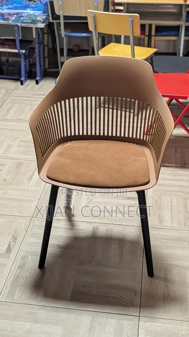 Modern Plastic Bucket Chairs With Cushion - Restaurant, Office & Home · Photo 1