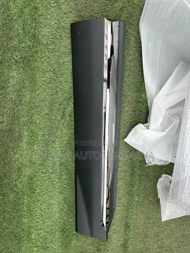 Hyundai Santa Fe Santafe 2021 2022 2023 Door Moulding Lower Molding · Photo 1