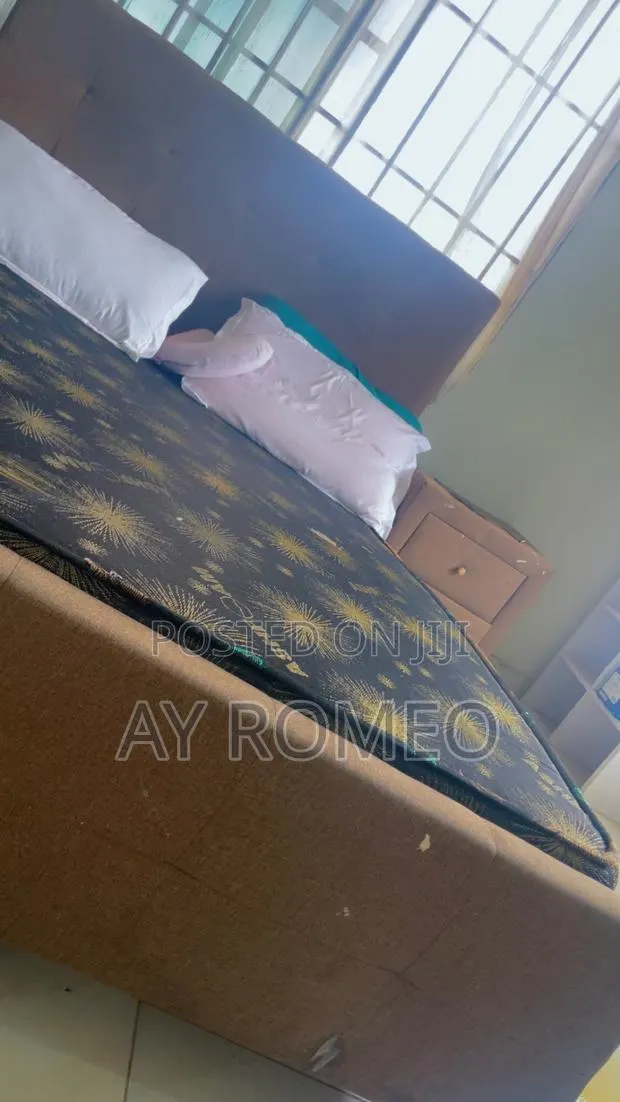 Queen Size Bed & Mattress · Photo 1