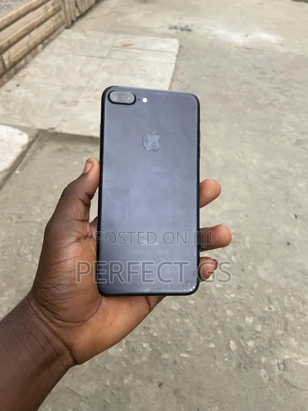 Apple iPhone 7 Plus 32 GB Black · Photo 1