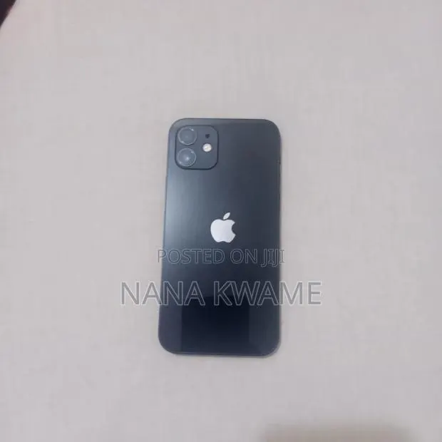 Apple iPhone 12 64 GB Black · Photo 1