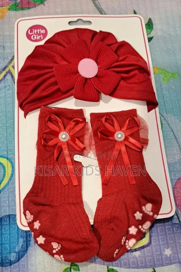 Cute Baby Girl Hair Cap With Socks 6months to 1 Year · Photo 2