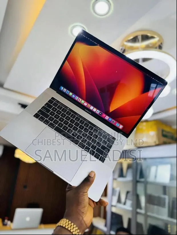 Laptop Apple MacBook Pro 2017 8GB Intel Core i5 SSD 128GB · Photo 1