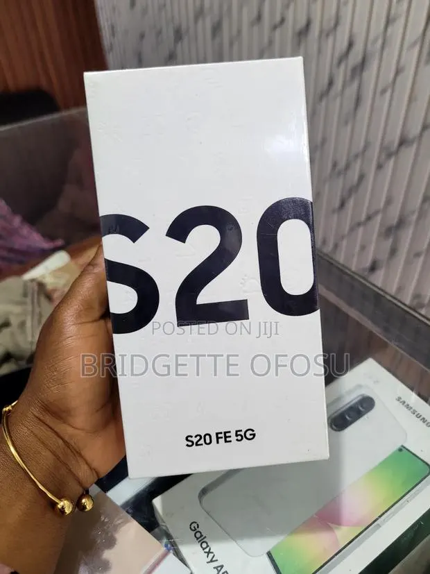 New Samsung Galaxy S20 FE 5G 128 GB Black · Photo 1
