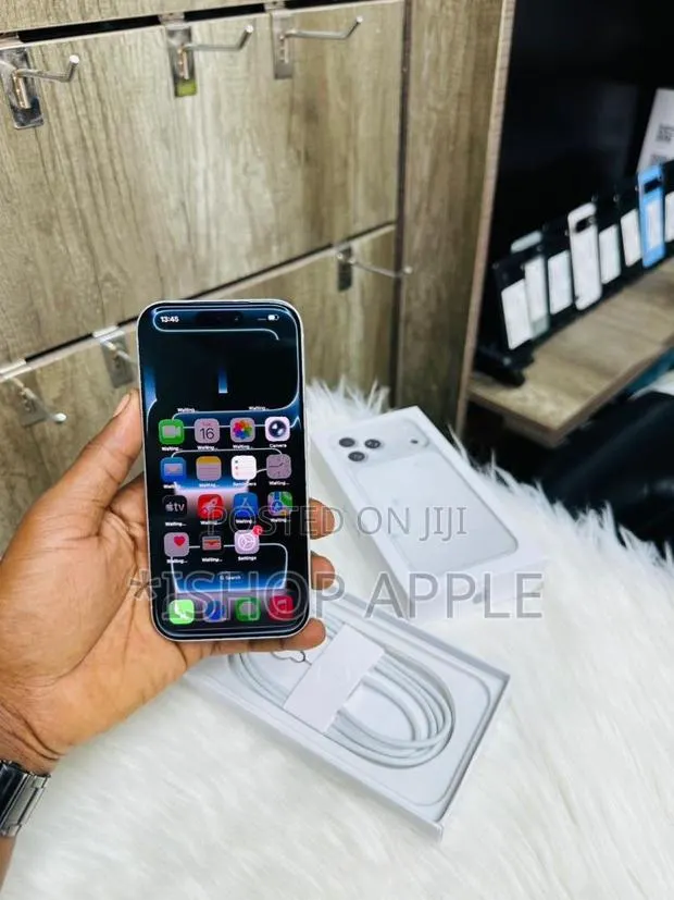 Apple iPhone 17 Pro 256 GB Silver · Photo 1