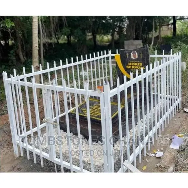 Tombstone With Metal Balustrade · Photo 1