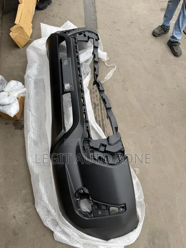 Toyota Hilux 2021,2022,2023,2024,2025,Front Bumper Available · Photo 1