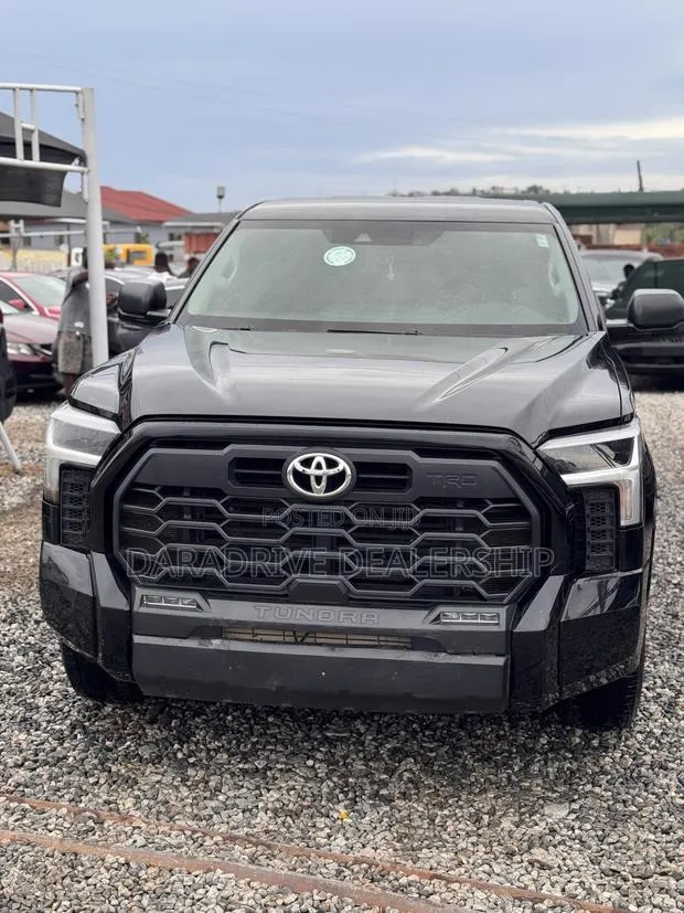 Toyota Tundra 2022 Black · Photo 1