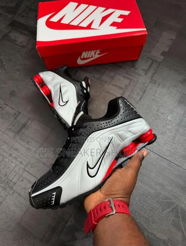Nike Shox R4, White / Black / University Red · Photo 1
