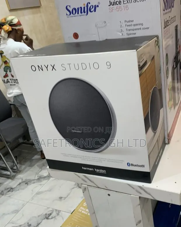 Ultra Modern Harman Kardon Onyx Studio 9 Bluetooth Speaker · Photo 1