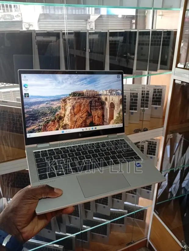 Laptop HP EliteBook 830 G8 32GB Intel Core i7 SSD 512GB · Photo 1