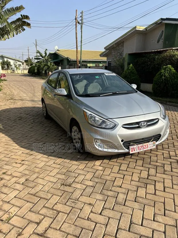Hyundai Accent 2016 Silver · Photo 1