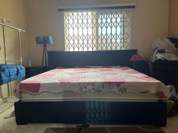 Queen Size Bed · Photo 1