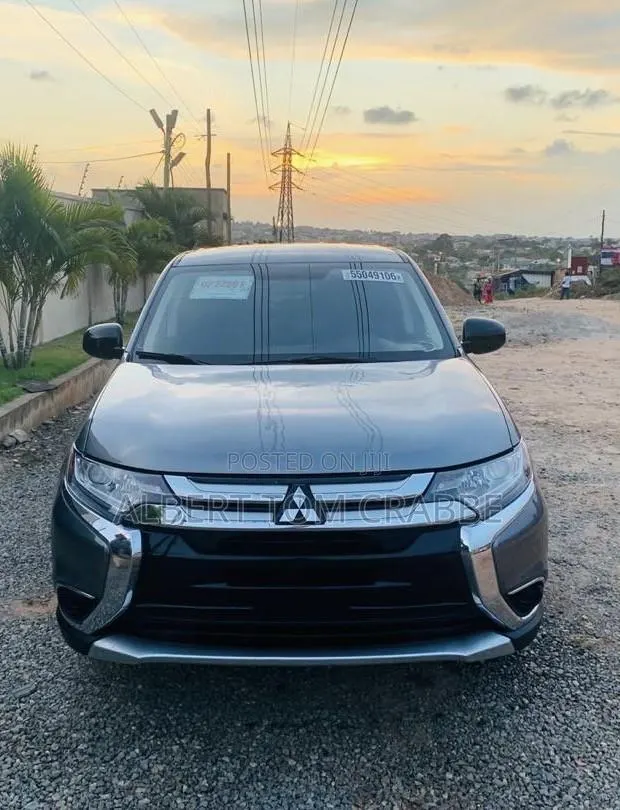 Mitsubishi Outlander 2018 Silver · Photo 1