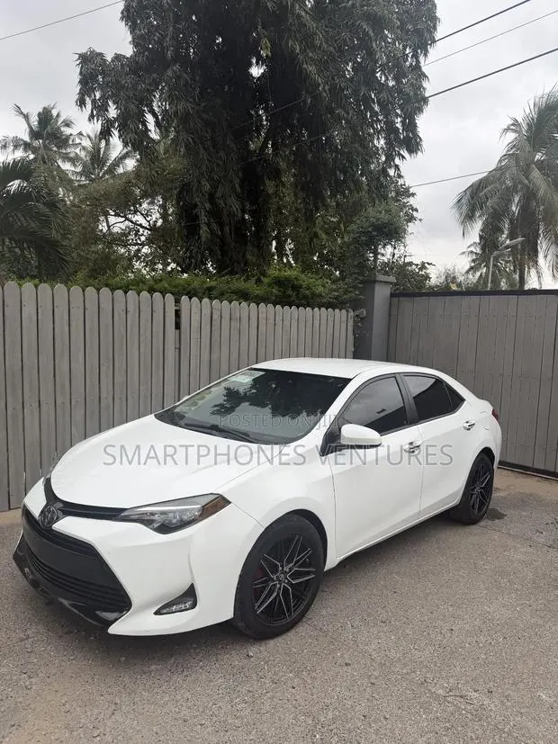 Toyota Corolla LE 4dr Sedan (1.8L 4cyl CVT) 2017 White · Photo 1