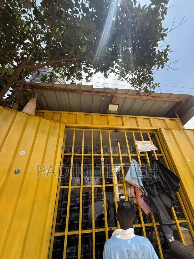 Movable Container With Wooded Floors and Shelves for Sale · Photo 1