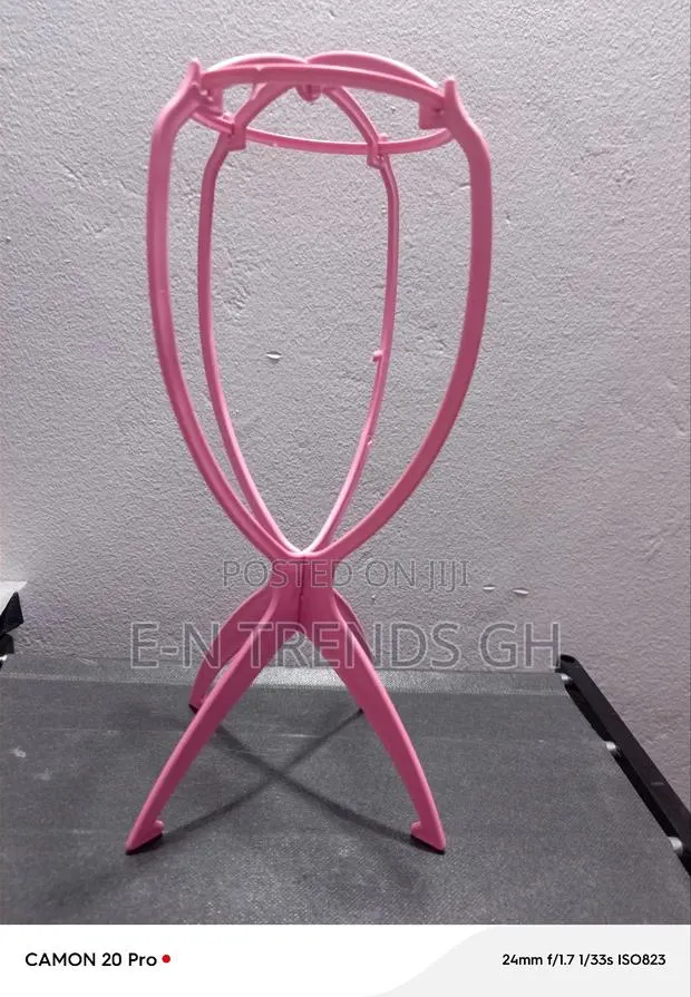 Wig Stand ( Plastic) · Photo 1