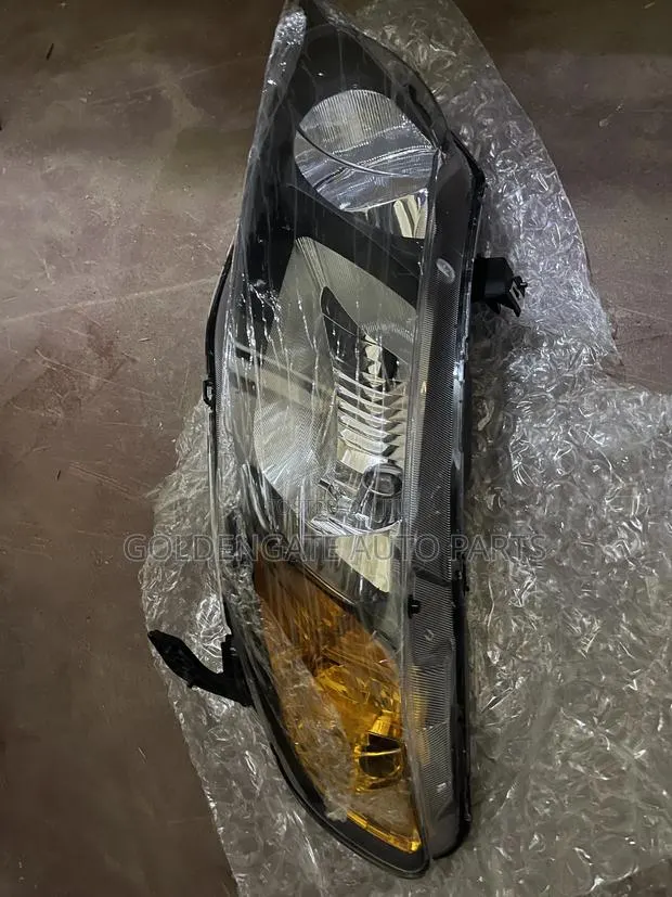 Honda Civic 2006 to 2011 Headlight Pair · Photo 1