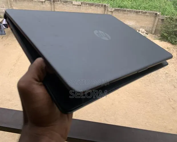 Laptop HP 15-dw0037wm 8GB AMD Ryzen 5 HDD 1T · Photo 1