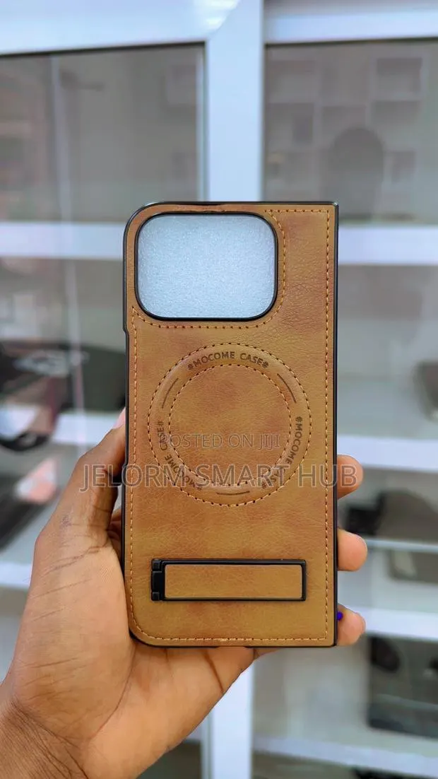 Pixel 10 Pro Fold Leather Case · Photo 1