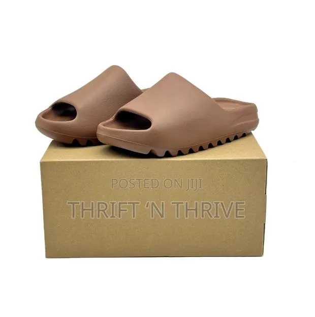 Adidas Yeezy Slides Flax · Photo 1