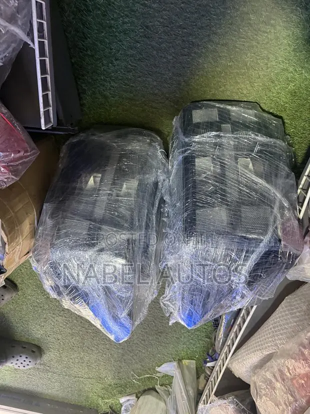 Hyundai Santafe 2025 Headlight Pair · Photo 1