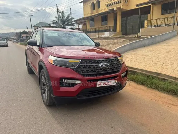 Ford Explorer 2022 Red · Photo 1