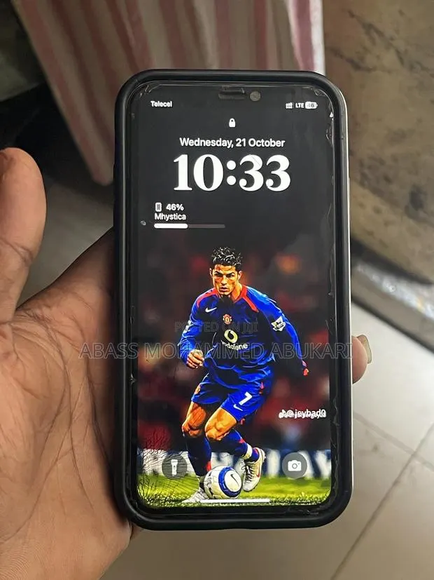 Apple iPhone 11 64 GB Black · Photo 1