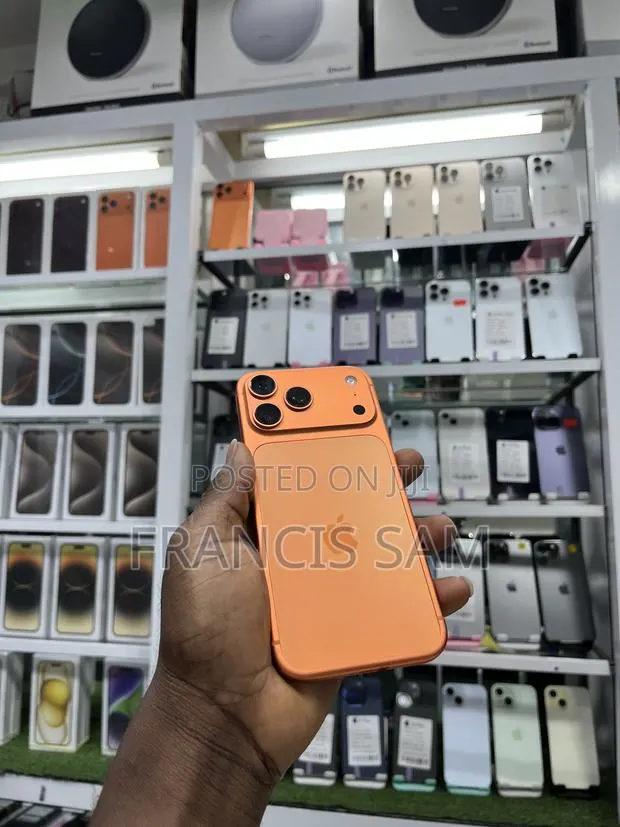 Apple iPhone 17 Pro Max 256 GB Orange · Photo 1