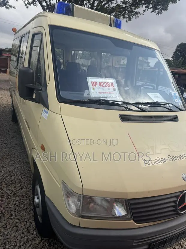 Mercedes-Benz Sprinter 1998 Yellow · Photo 1