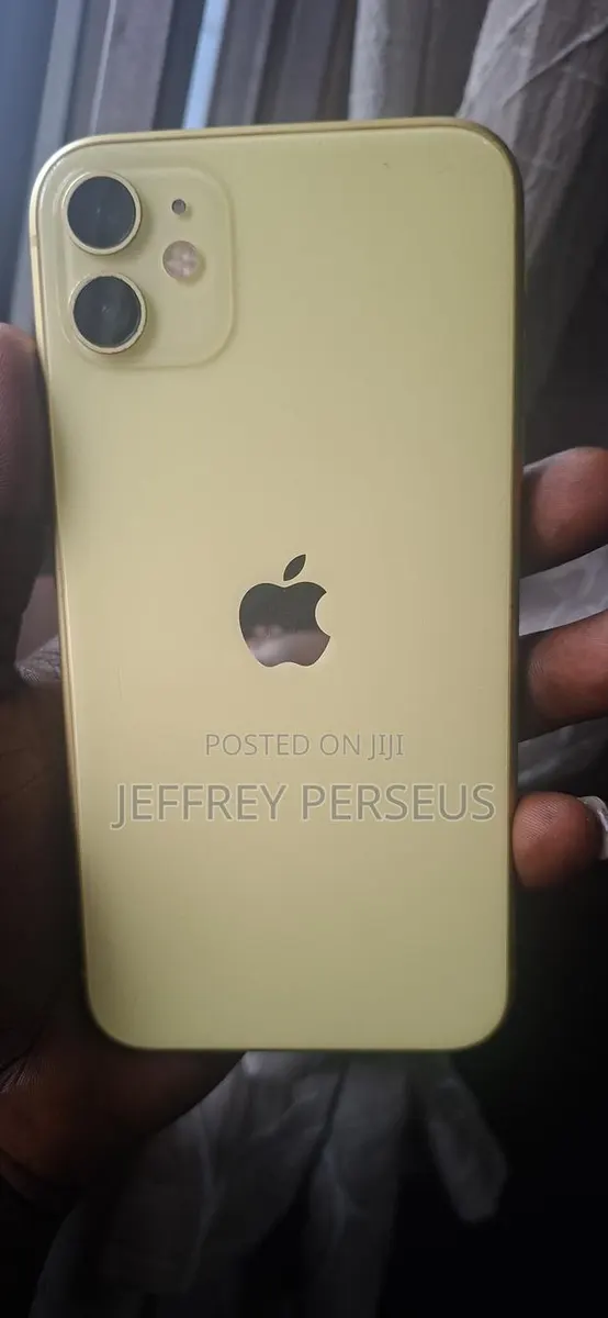 Apple iPhone 11 128 GB · Photo 1