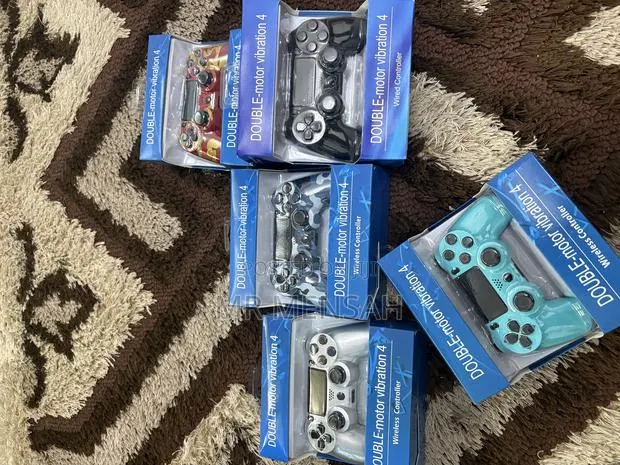 PS4 Controllers. Compatible to PC & Console · Photo 1