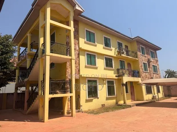 9bdrm Apartment in Community 25 for sale · Photo 1