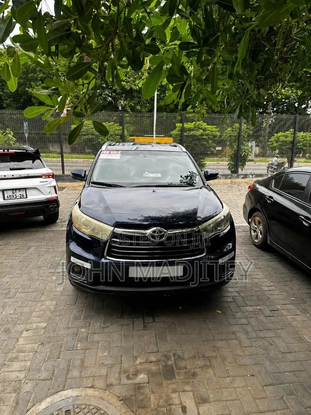 Toyota Highlander LE 4x2 (2.7L 4cyl 6A) 2018 Blue · Photo 1