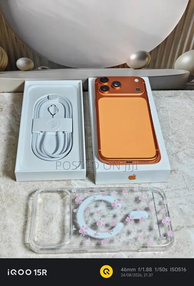 Apple iPhone 17 Pro Max 512 GB Orange · Photo 1