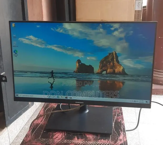 Samsung 27 Inches PLS WQHD Edgeless Monitor · Photo 1